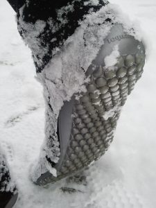 leguano Barfußschuhe im Schnee