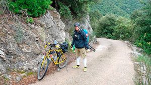 Mit leguano Barfußschuhen und dem Fahrrad durch die Pyrenäen